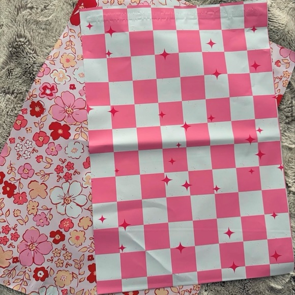 Pink Check Poly Mailers 7.5x10.5 Poly Mailers Pack of 25 - Picture 3 of 5